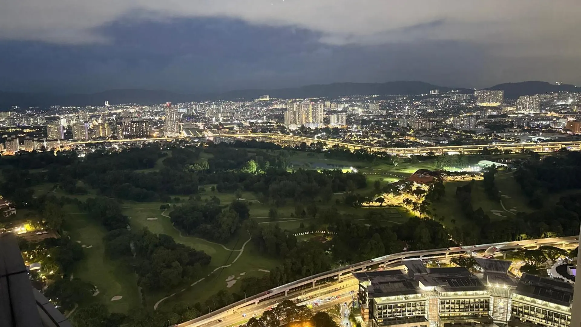 דירה קואלה לומפור Eaton Residences Klcc By Arban מלזיה
